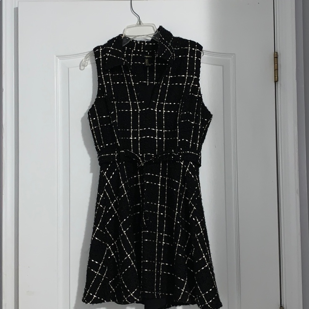Black & White Forever 21 Dress with V neck & Belt